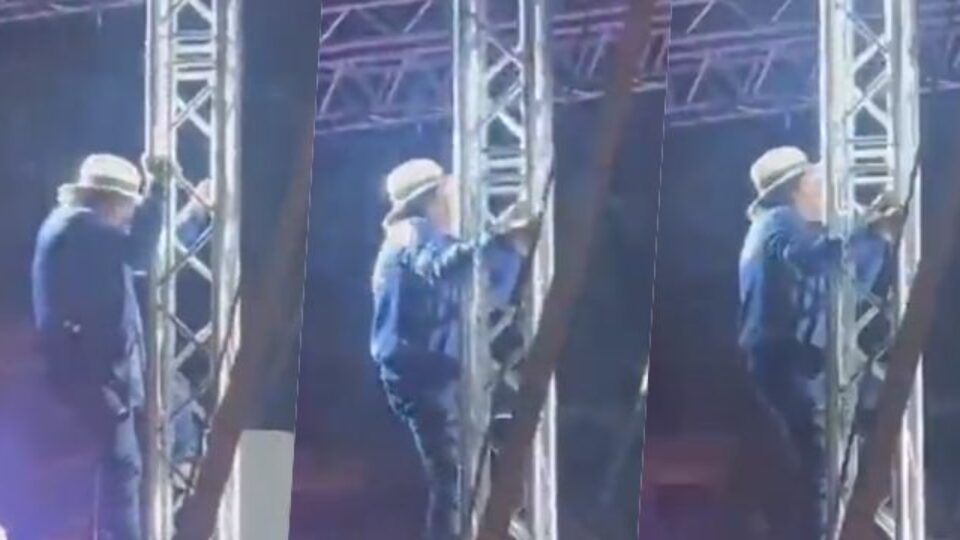 Al Bano Si Arrampica Su Un Traliccio Durante Un Concerto