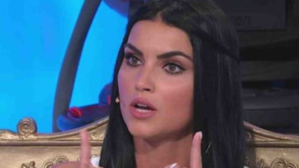 Teresa Langella Attaccata Sui Social Per Le Sue Vacanze Lussuose