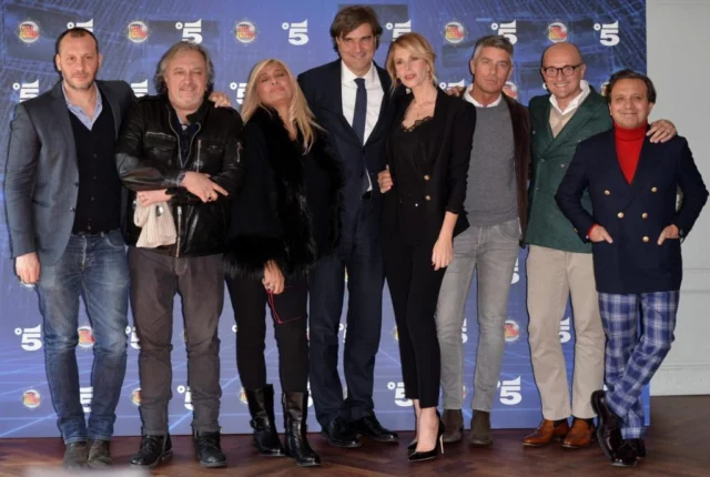 Foto Gian Mattia D'Alberto / LaPresse 07-03-2016, Milano spettacolo 'Isola dei Famosi' conferenza stampa nella foto: da sn, Fabrizio Ievolella, Roberto Cenci ,Mara Venier, Giancarlo Scheri, Alessia Marcuzzi, Giorgio Restelli, Alfonso Signorini, Piero Chiambretti PhotoGian Mattia D'Alberto / LaPresse 07-03-2016, Milan 'Isola dei Famosi' press conference In the photo: from L, Fabrizio Ievolella, Roberto Cenci ,Mara Venier, Giancarlo Scheri, Alessia Marcuzzi, Giorgio Restelli, Alfonso Signorini, Piero Chiambretti