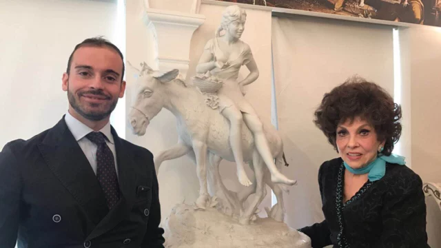 Francesco Fredella e Gina Lollobrigida nella casa romana dell'attice