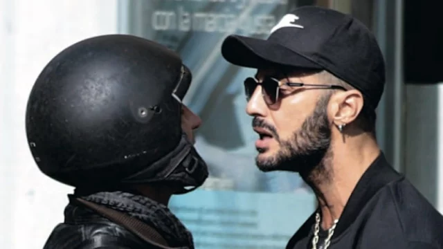 Fabrizio Corona contro un paparazzo Novella n. 45