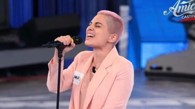 Giordana Angi: chi è, carriera e instagram della cantante di Amici 18