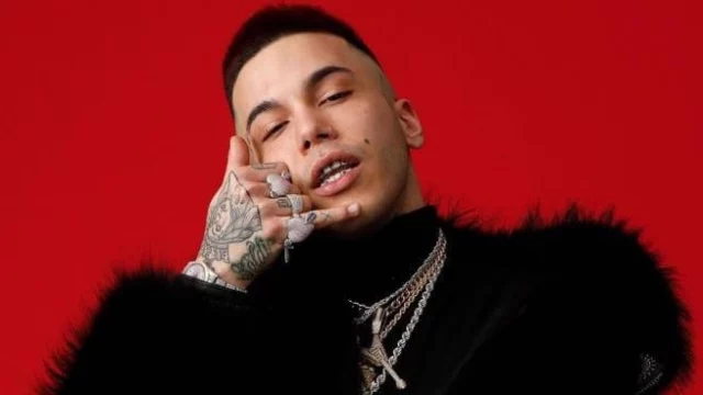 Sfera Ebbasta accusato di istigazione all'uso di droghe