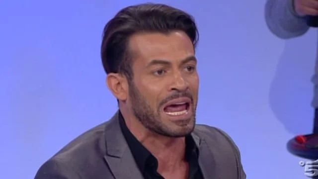 Gianni Sperti è ricorso al botox? Le critiche dei fan di Uomini e donne