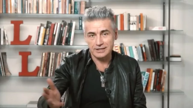 Ligabue politica moglie figli canzoni