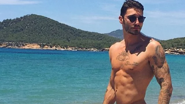 Stefano De Martino mostra il suo fisico statuario in palestra (FOTO)