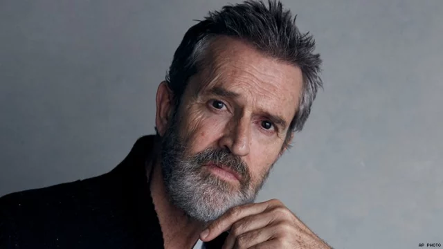 Rupert Everett contro la Chiesa e Papa Francesco: il duro attacco