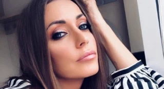 Karina Cascella su Instagram ricorda sua madre e parla delle sorelle