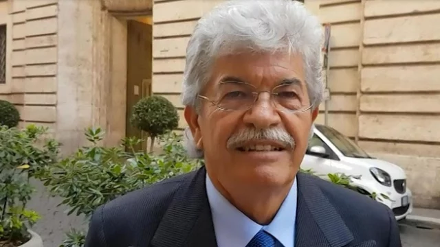 Antonio Razzi: chi è, figli, moglie, età del politico a Ballando con le stelle