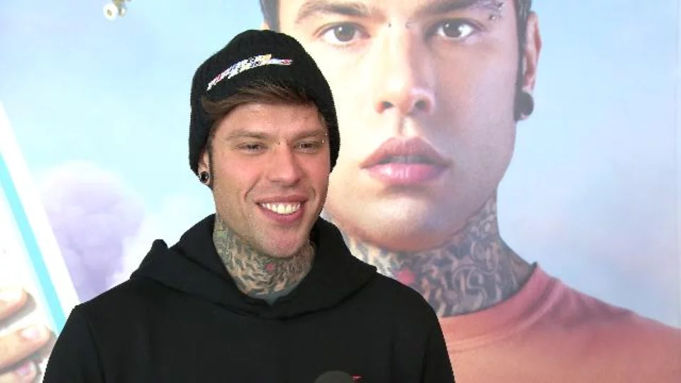 Fedez fa uno scherzo a sua nonna: il video diventa virale