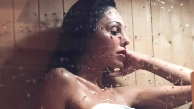 Anna Tatangelo Pasqua sauna hot