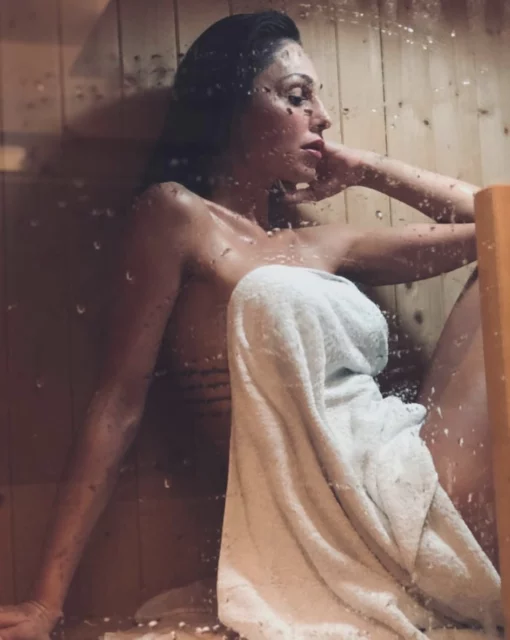 Anna Tatangelo hot sauna