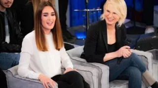 Maria De Filippi parla di Amici 18 e svela un gossip su Ricky Martin