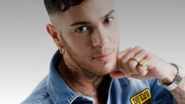 Emis Killa nella bufera per una frase sessista: la polemica e la replica del cantante