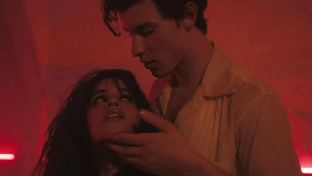 Shawn Mendes e Camila Cabello si sono baciati: i due stanno insieme? (FOTO)