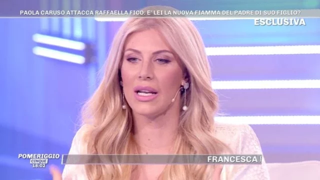 Paola Caruso contro Raffaella Fico: la frecciatina in diretta