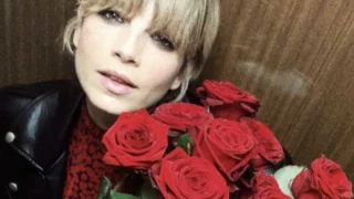 Emma Marrone chiarisce la polemica sulle rose rosse e lancia una frecciatina