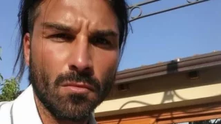 Giovanni Conversano commenta il falò di Serena e Pago e lancia una frecciatina