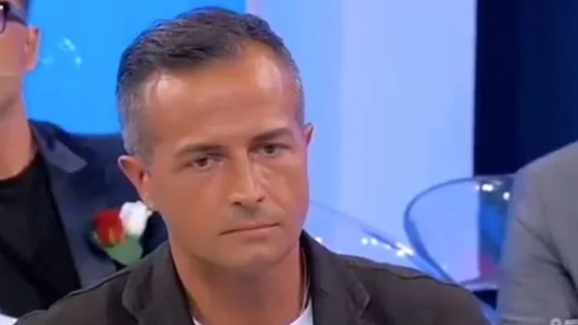 Riccardo Guarnieri lascia Uomini e donne e manda un messaggio a Ida