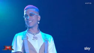 Sfera Ebbasta a X Factor 13 fa una gaffe verso Radio Zeta, che replica subito dopo