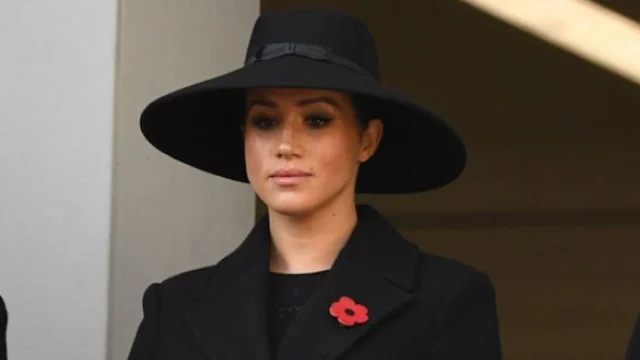 Meghan Markle lontana da Kate e dalla Regina Elisabetta durante il Remembrance Day: ecco perché