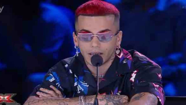 Sfera Ebbasta e Radio Zeta: pace fatta dopo la gaffe del cantante. Le scuse e l'incontro (FOTO)