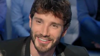 Stefano De Martino svela perché non vuole condurre Sanremo e spiega come vive il gossip con Belen