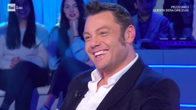 Tiziano Ferro commenta il suo monologo sul bullismo e svela com'è nata la storia d'amore con Victor