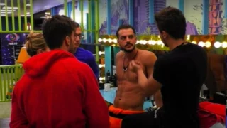 Andrea Montovoli contro Ivan Gonzalez e Andrea Denver: il motivo dello scontro