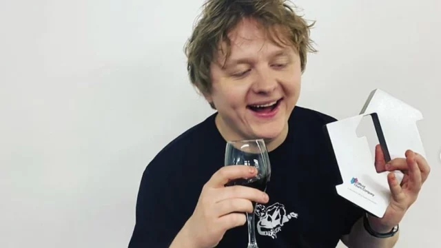 Lewis Capaldi età fidanzata padre origini italiane famiglia Twitter