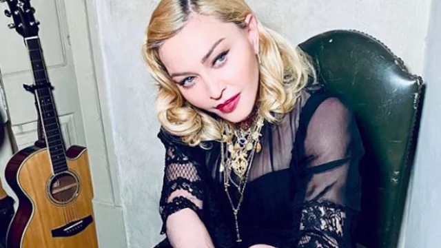 Madonna: annullati altri tre concerti. La cantante spiega il motivo con una lettera