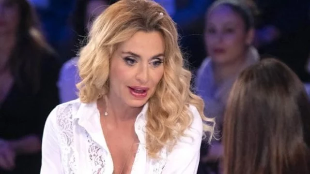 Valeria Marini a Verissimo svela di aver sofferto di depressione per via di una lite con la madre