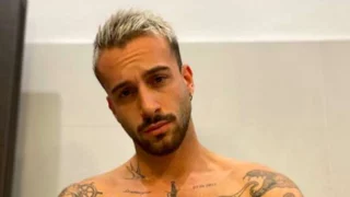 Andreas Muller difende Maria De Filippi e Amici 19, ma scatena una polemica sul web