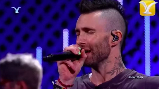 Maroon 5: dure critiche dopo una performance. Adam Levine chiede scusa (VIDEO)