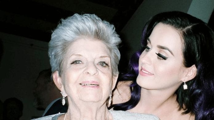 Katy Perry: morta la nonna della cantante. Il dolce post e le sue parole