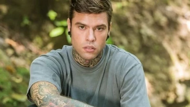 Maurizio Gasparri fa causa a Fedez: il rapper replica duramente