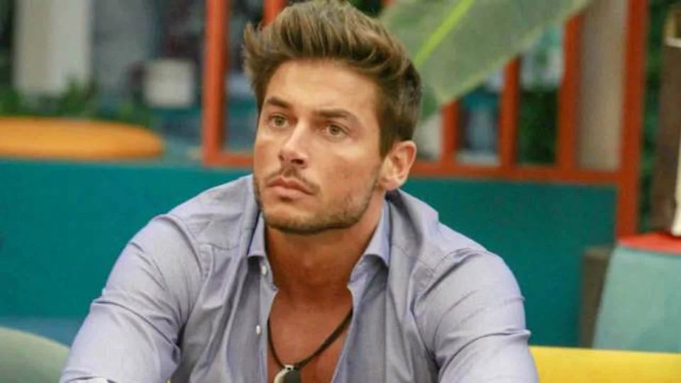 Andrea Denver attacca il GF Vip e dice la sua sulla foto con Elisa De Panicis: lo sfogo