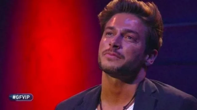 Andrea Denver rivela come vanno le cose con la fidanzata, poi torna su Adriana Volpe e non solo