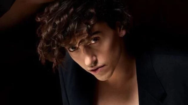 Michele Bravi posticipa ulteriormente la data di uscita del suo album: le parole del cantante