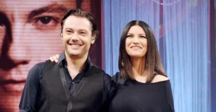 Laura Pausini sostiene Tiziano Ferro: la cantante dice la sua sulla polemica scaturita