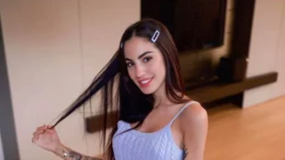 Che guaio per Giulia De Lellis: l'influencer si brucia una ciocca di capelli con la candela e chiede consigli sui rimedi