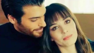 Can Yaman e Ozge Gurel: le foto dei due attori fanno impazzire i fan di Twitter