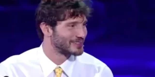 Stefano De Martino: la domanda su Belen Rodriguez gela il conduttore. Imbarazzo a Made In Sud