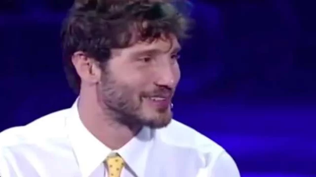 Stefano De Martino: la domanda su Belen Rodriguez gela il conduttore. Imbarazzo a Made In Sud