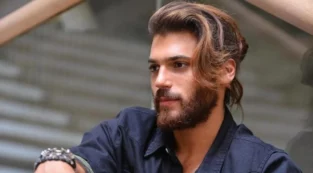 Can Yaman da bambino: le foto postate dalla madre sui social