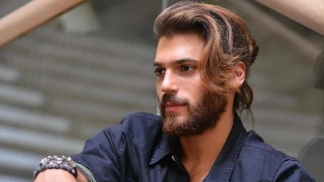 Can Yaman da bambino: le foto postate dalla madre sui social