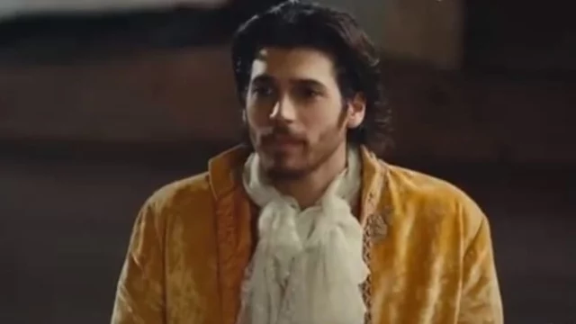 Can Yaman recita in italiano e fa impazzire i fan (VIDEO)