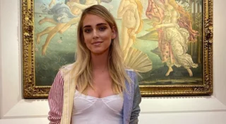 Chiara Ferragni in visita privata agli Uffizi di Firenze: è ancora polemica sul web