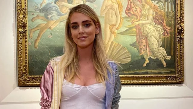 Chiara Ferragni in visita privata agli Uffizi di Firenze: è ancora polemica sul web