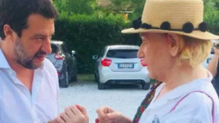 Solange legge la mano a Matteo Salvini: ecco cosa gli ha predetto